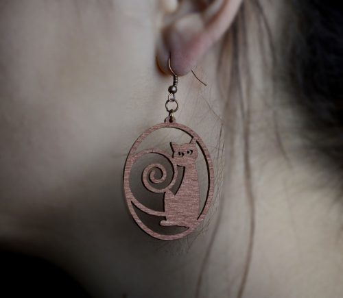 Fehér cica fa fülbevaló