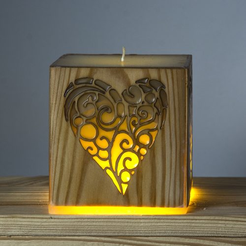 Valentin napi ajándék gyertya natúr szív intarzia inda spirál csigavonal