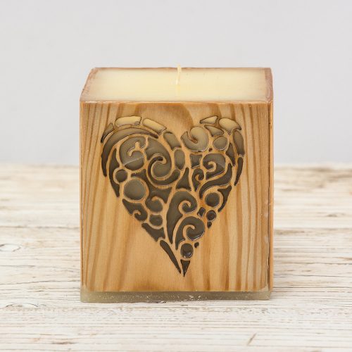 Valentin napi ajándék gyertya natúr szív intarzia inda spirál csigavonal