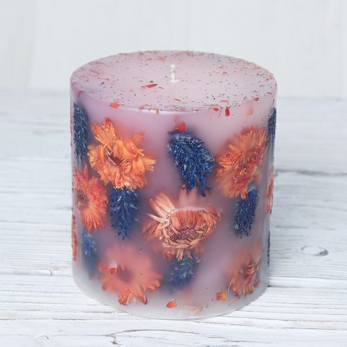 Gyertya piros virággal