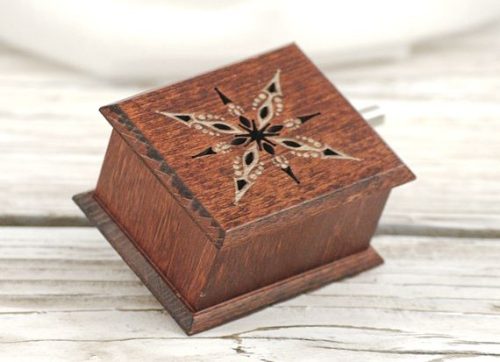 God Rest Ye Merry Gentlemen music box mahogany