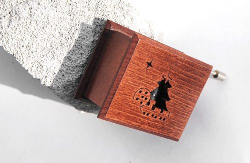 Kiskarácsony, Nagykarácsony zenedoboz mahagóni