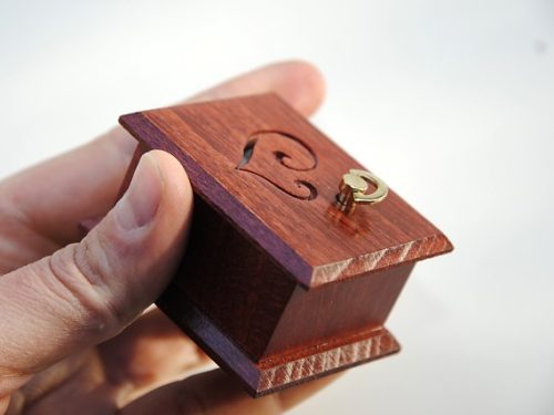 Beethoven Örömóda felhúzható zenedoboz antik fenyő