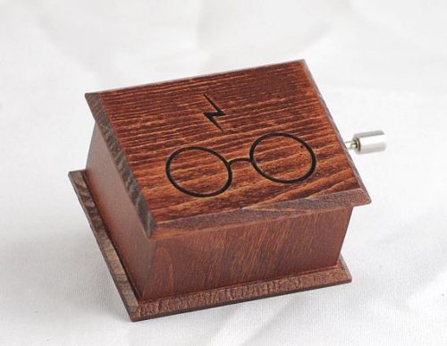 "Fantasy" zenedoboz szemüveg villám mahagóni